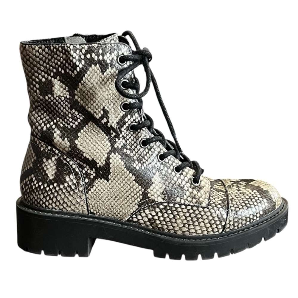 Chelsea & Violet | EUC CV War Combat Boots Size 6